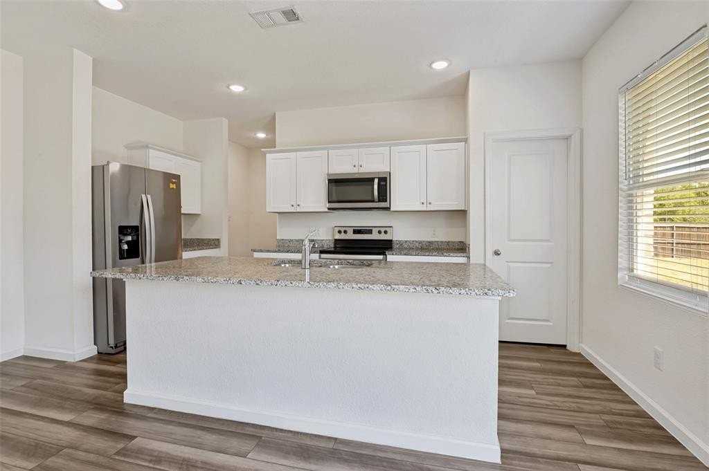 2430 Sagebrush Dr - Photo 3 of 25