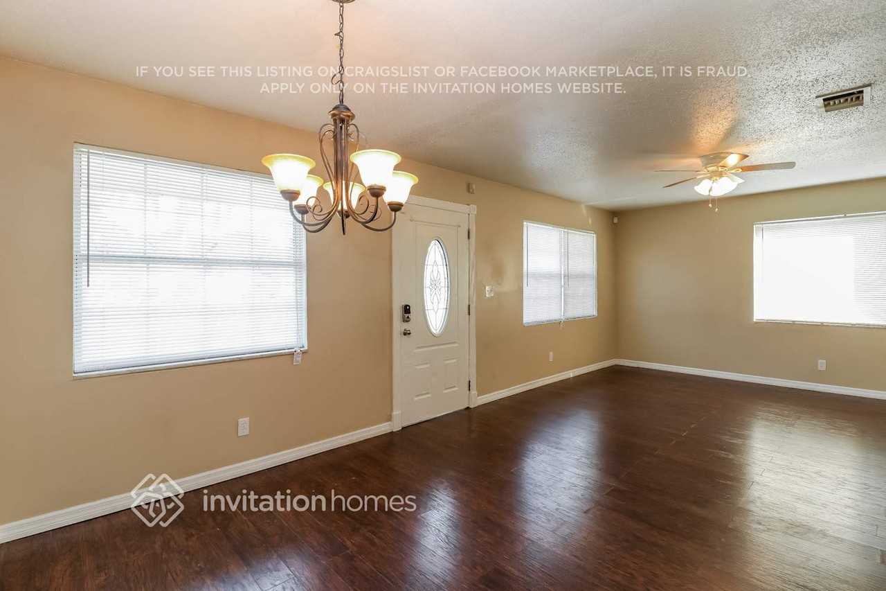 2136 Mary Sue St - Photo 4 of 21