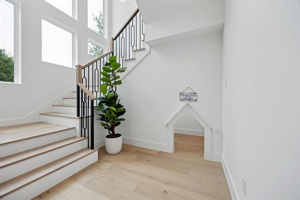 3815 Hawick Ln - Photo 3 of 39