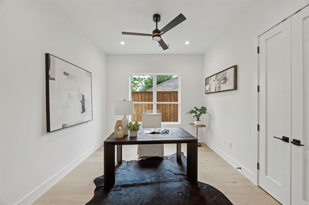 3815 Hawick Ln - Photo 4 of 39