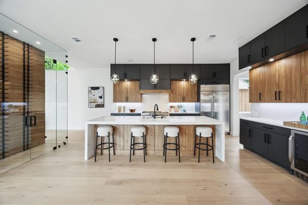 3815 Hawick Ln - Photo 7 of 39