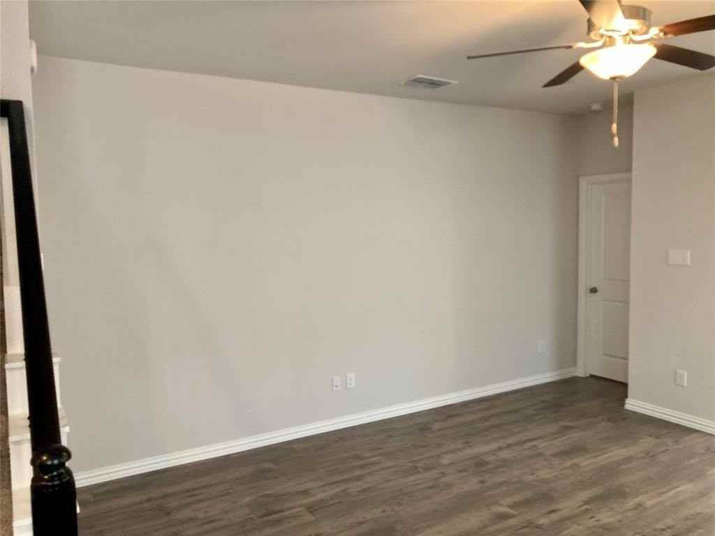 1135 Rusk Way - Photo 3 of 21