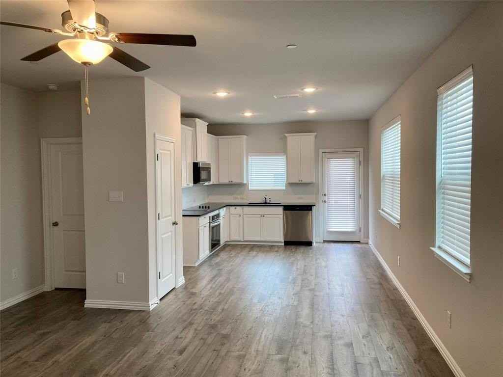 1135 Rusk Way - Photo 4 of 21