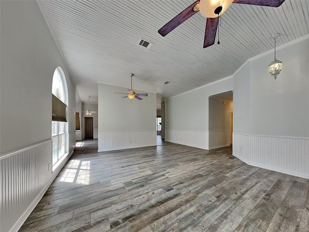 7513 Silverthorn Dr - Photo 2 of 15