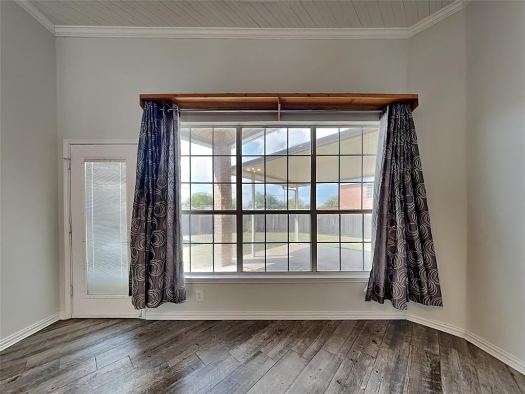 7513 Silverthorn Dr - Photo 4 of 15