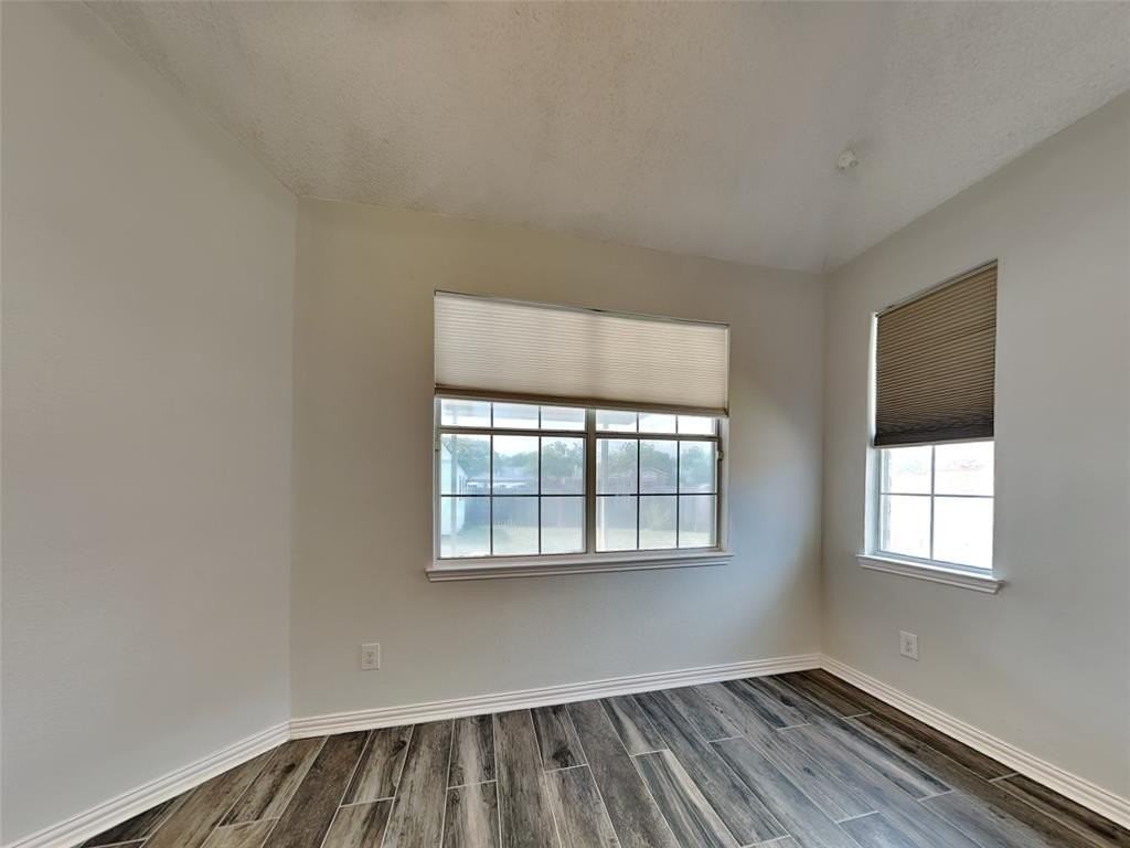 7513 Silverthorn Dr - Photo 7 of 15