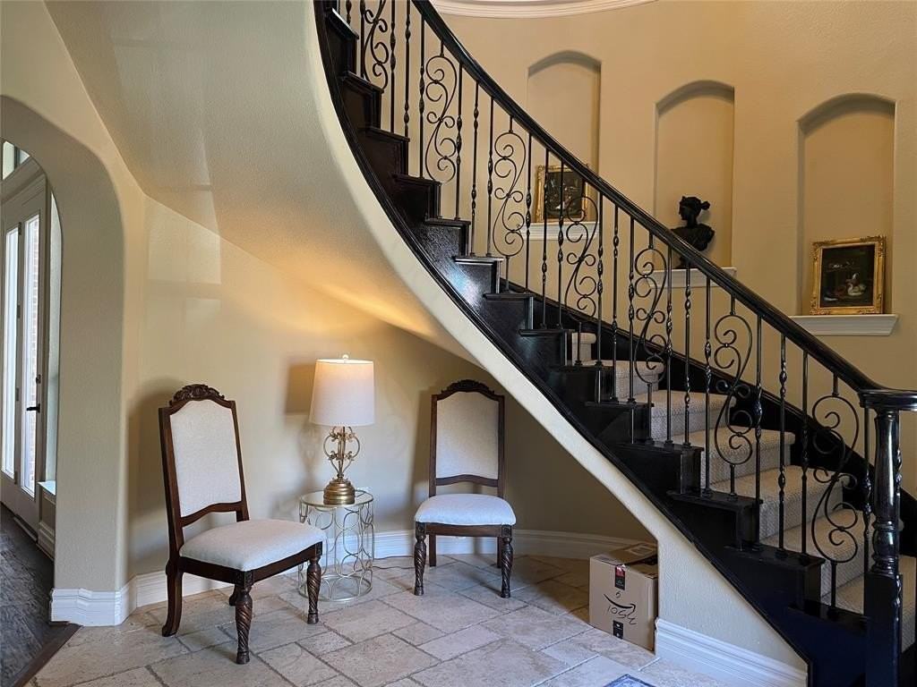 7605 Valleen Dr - Photo 3 of 35