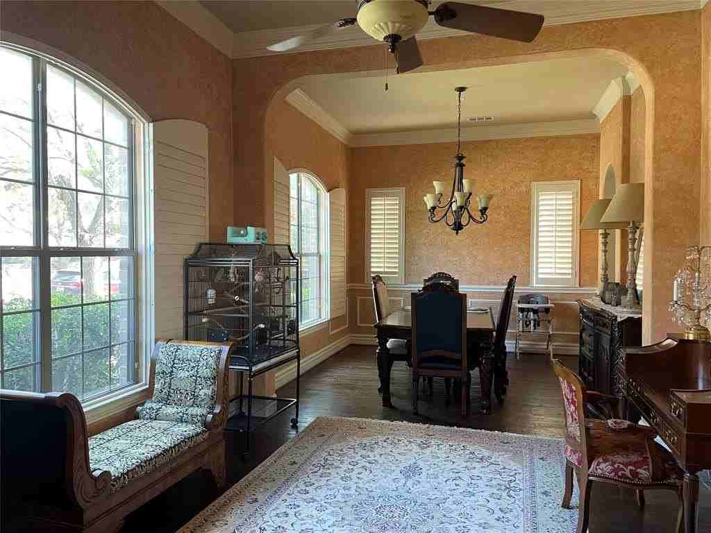 7605 Valleen Dr - Photo 4 of 35