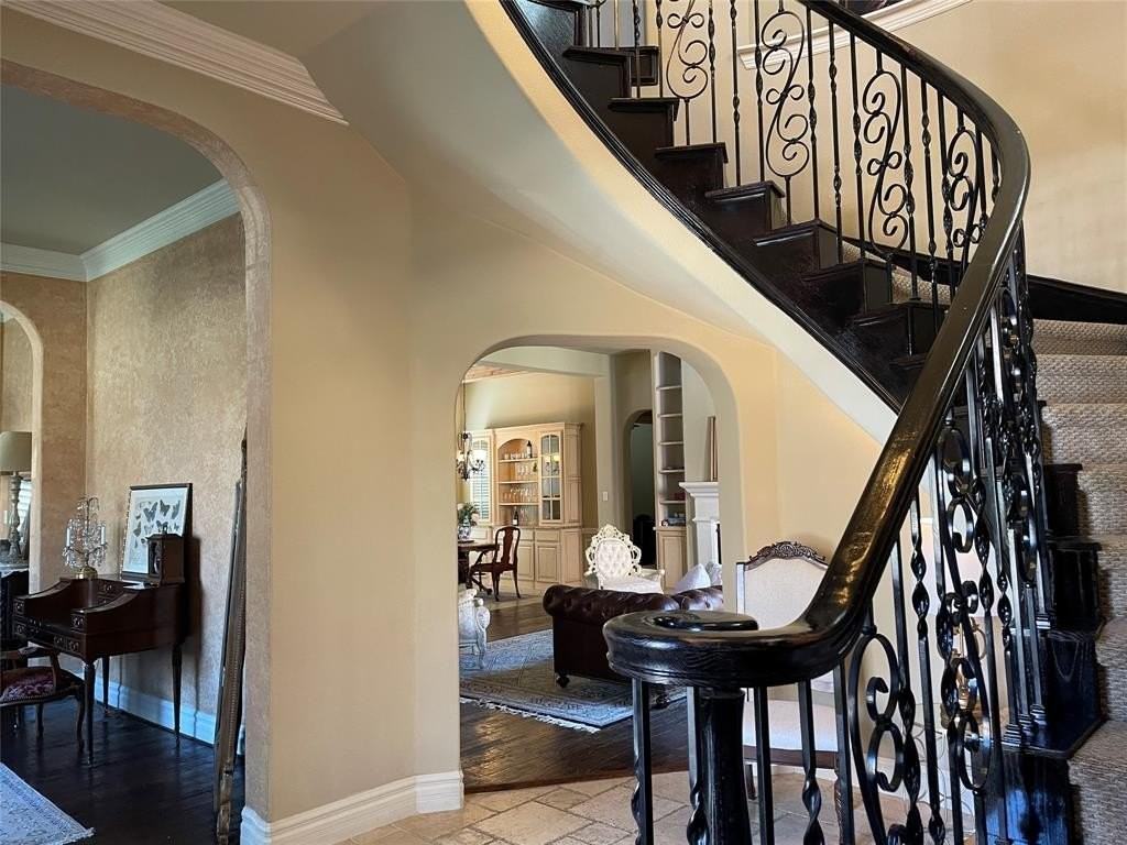 7605 Valleen Dr - Photo 5 of 35