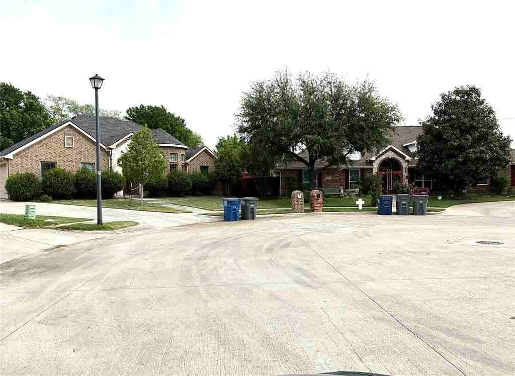 437 Carver Dr - Photo 4 of 28