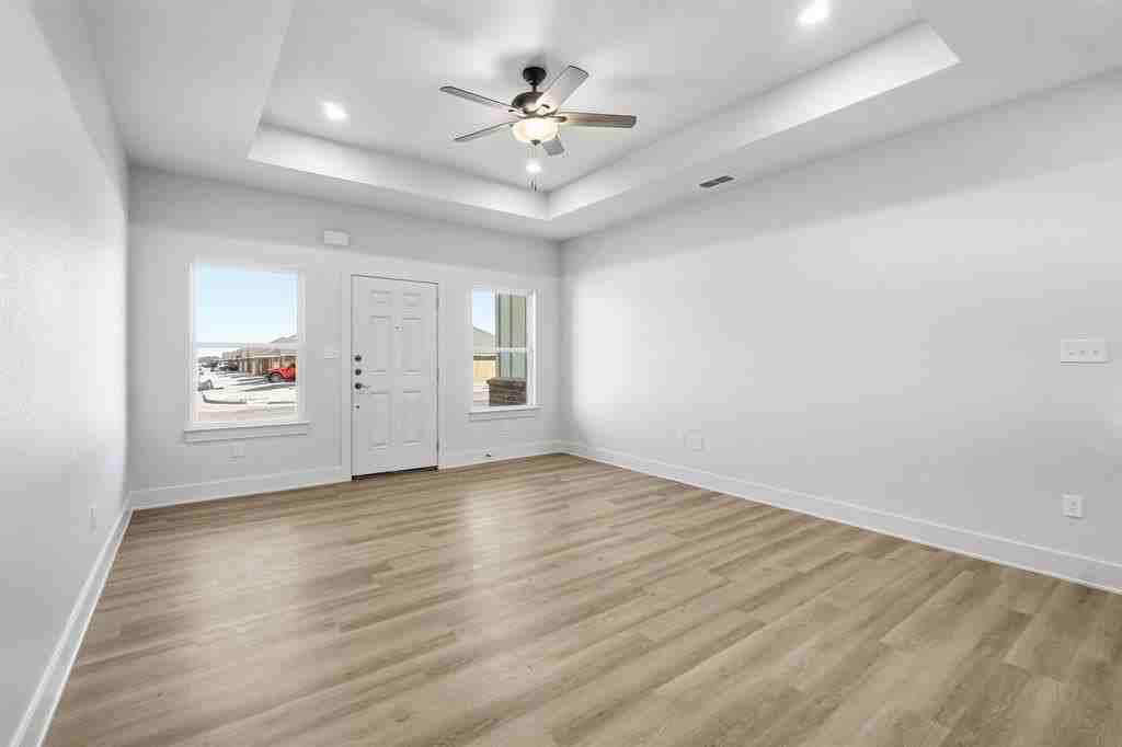 6517 Iverness Street - Photo 5 of 26