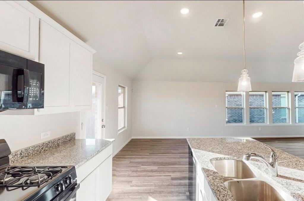 2700 Rambling Rd - Photo 5 of 11