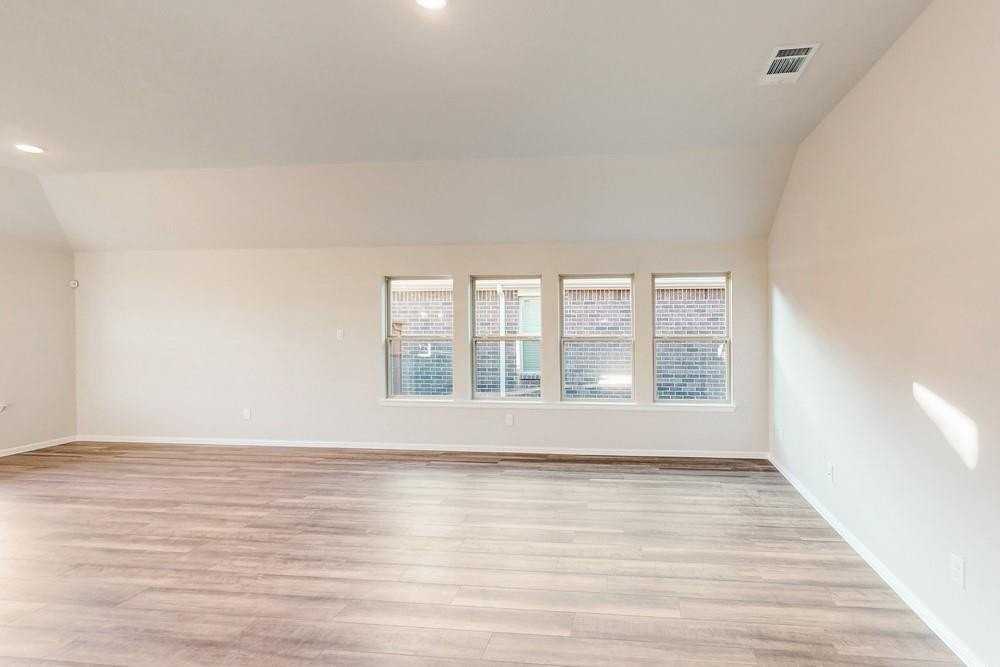 2700 Rambling Rd - Photo 6 of 11