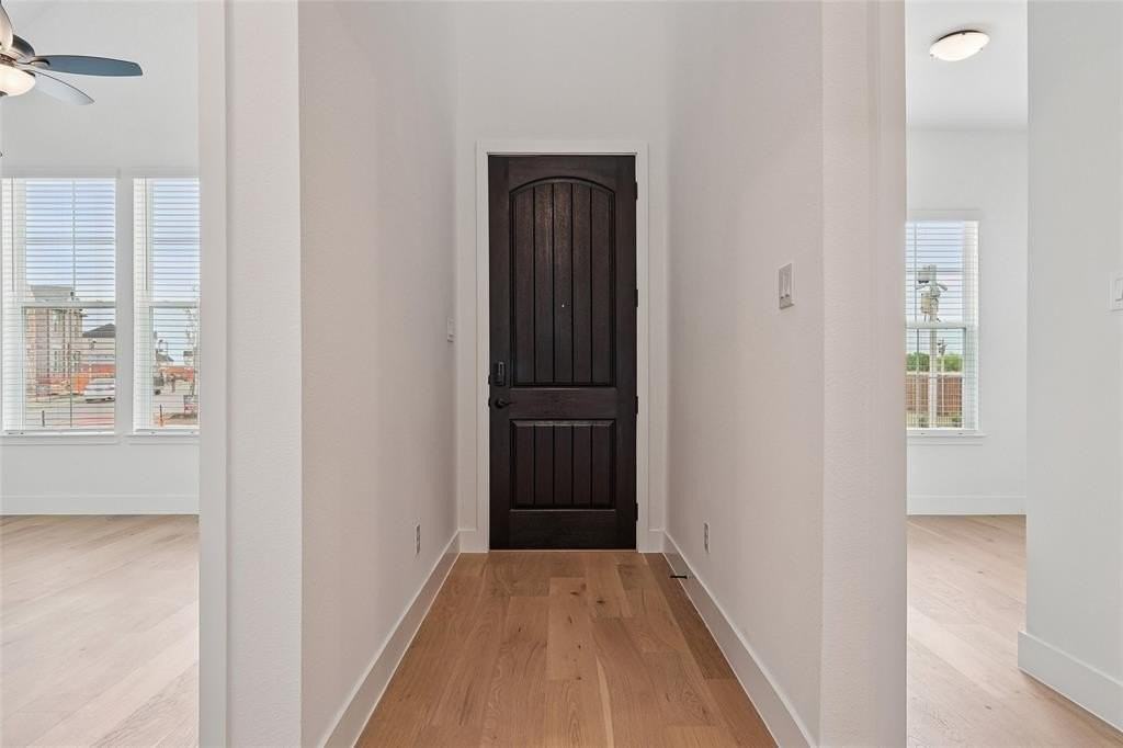 14245 Saralee St - Photo 2 of 39