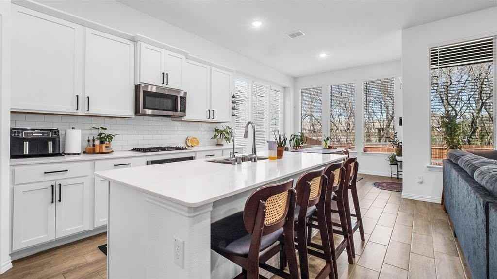 8117 Lindheimer Ln - Photo 2 of 31