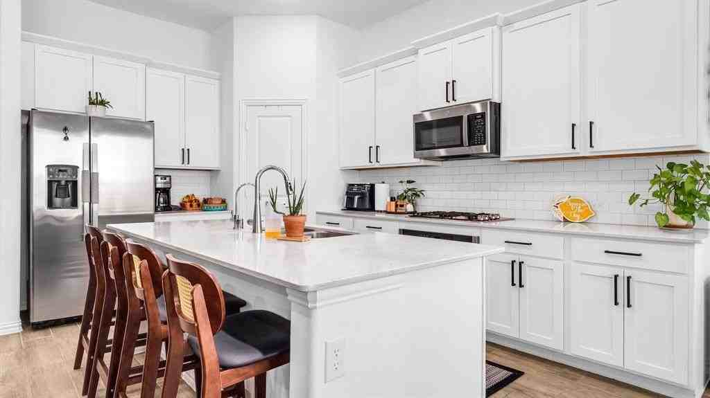 8117 Lindheimer Ln - Photo 3 of 31