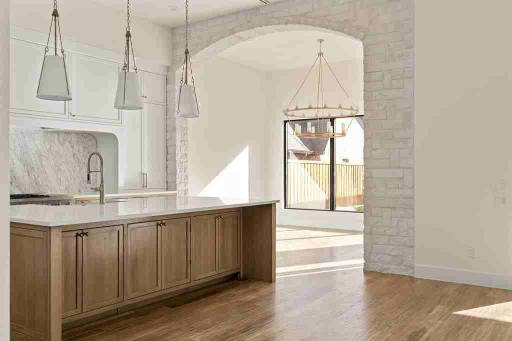 6028 Richmond Ave - Photo 7 of 38