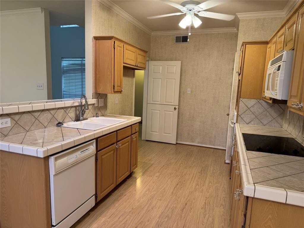 8319 Coppertowne Ct - Photo 5 of 14