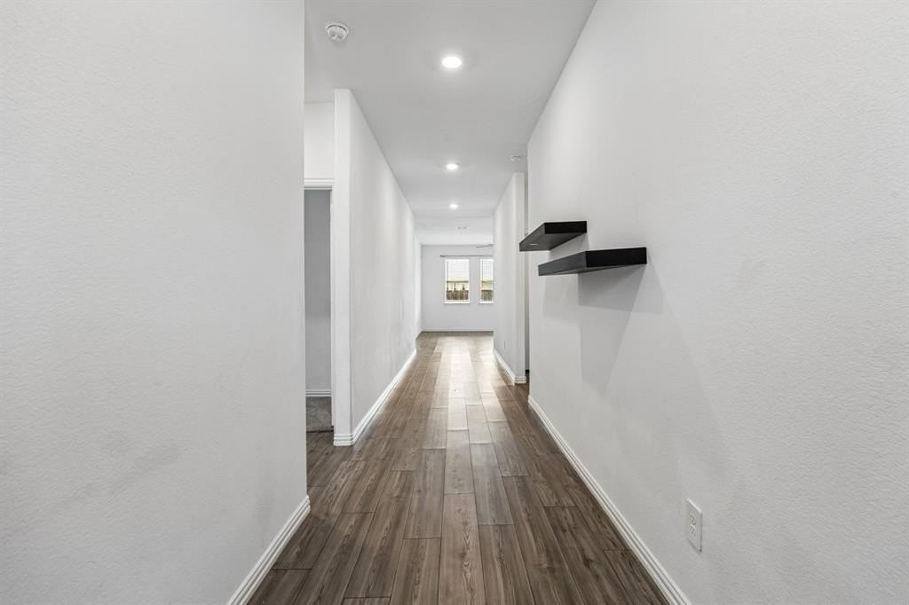 820 Carmen St - Photo 2 of 25