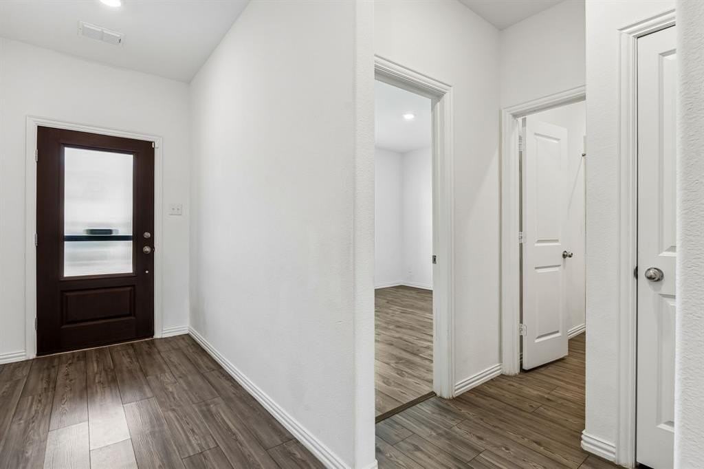 820 Carmen St - Photo 3 of 25