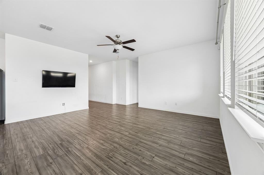 820 Carmen St - Photo 6 of 25