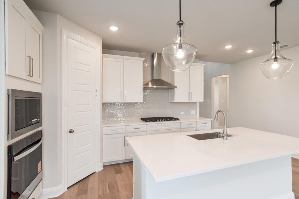 1563 Gramercy Dr - Photo 3 of 28