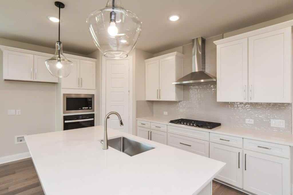 1563 Gramercy Dr - Photo 4 of 28