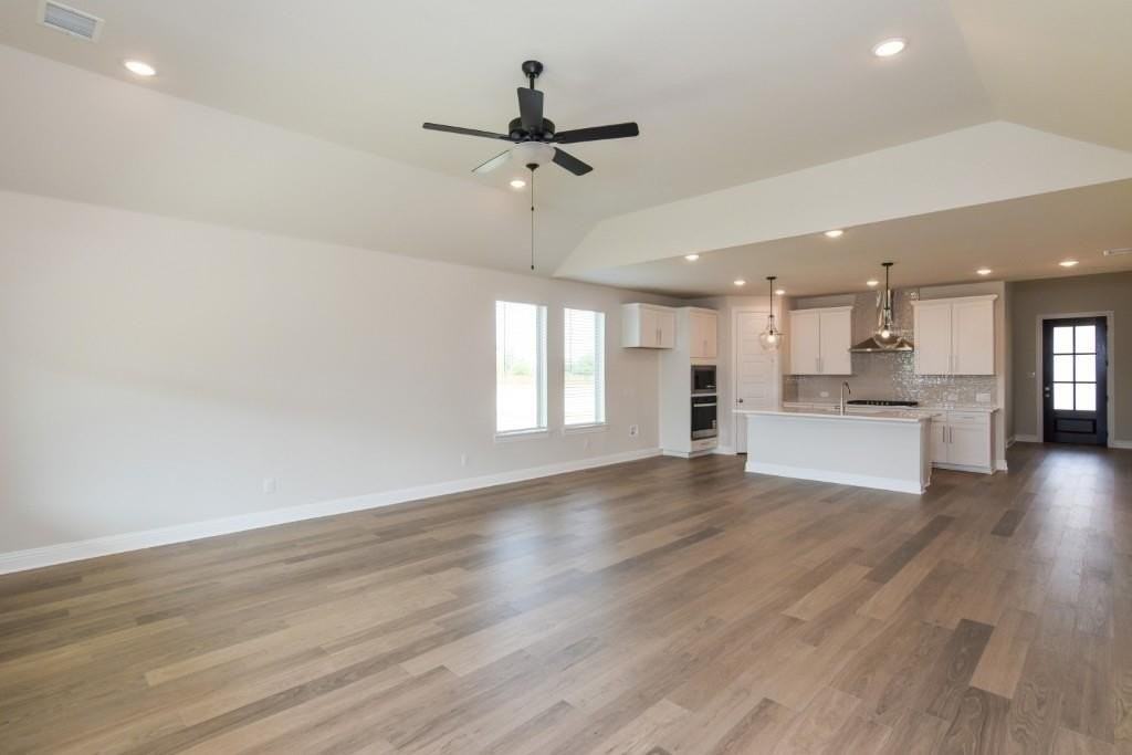 1563 Gramercy Dr - Photo 5 of 28