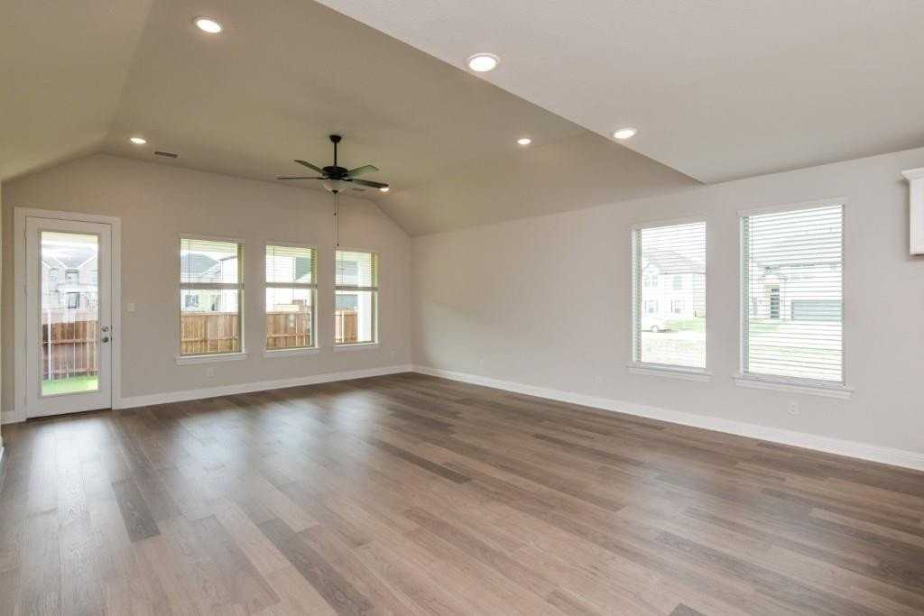 1563 Gramercy Dr - Photo 7 of 28