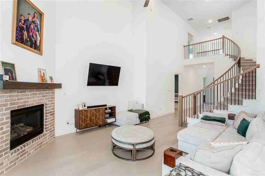 1812 Eric Metzger Way - Photo 6 of 20