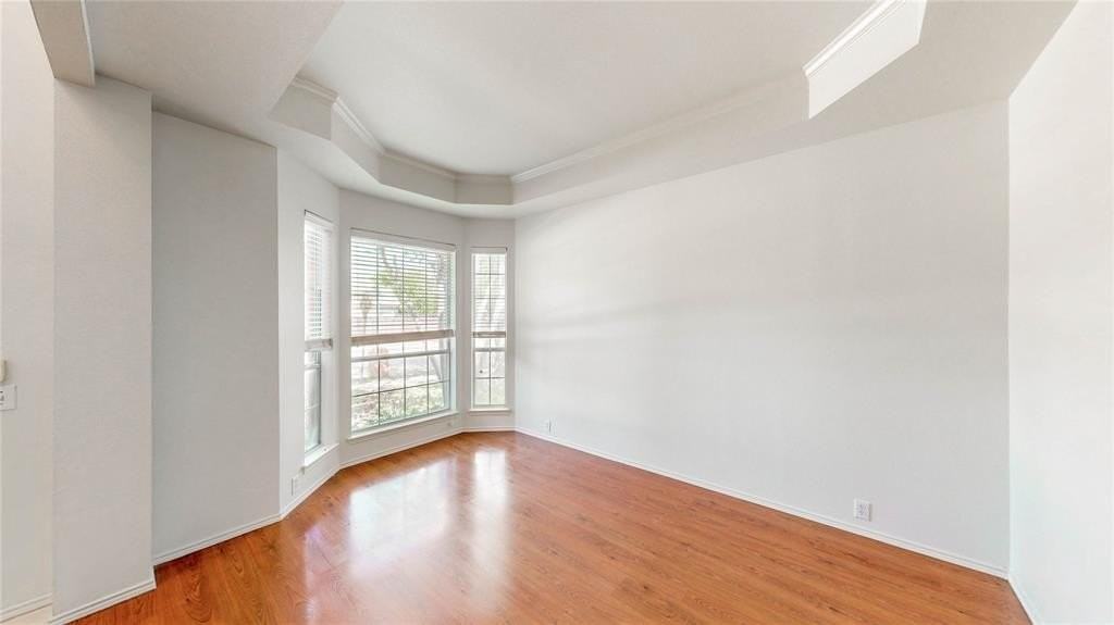 1310 Pinehurst Dr - Photo 5 of 33