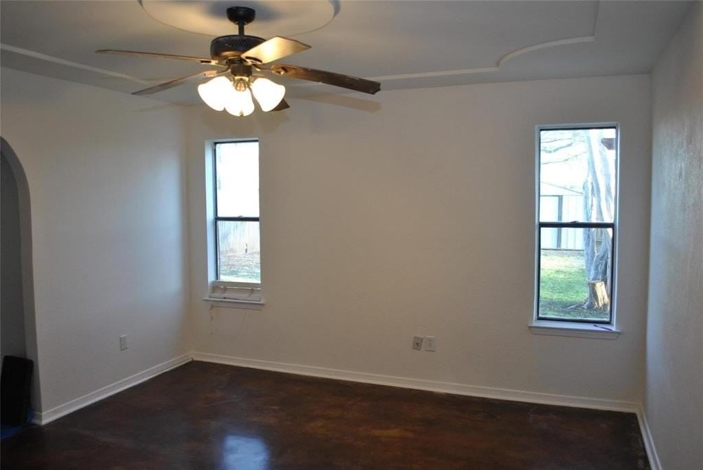 720 Ash St - Photo 3 of 9