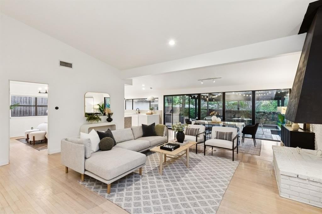 2849 Claudette Ave - Photo 3 of 23