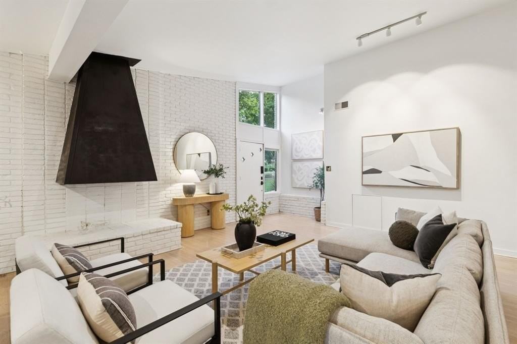 2849 Claudette Ave - Photo 4 of 23