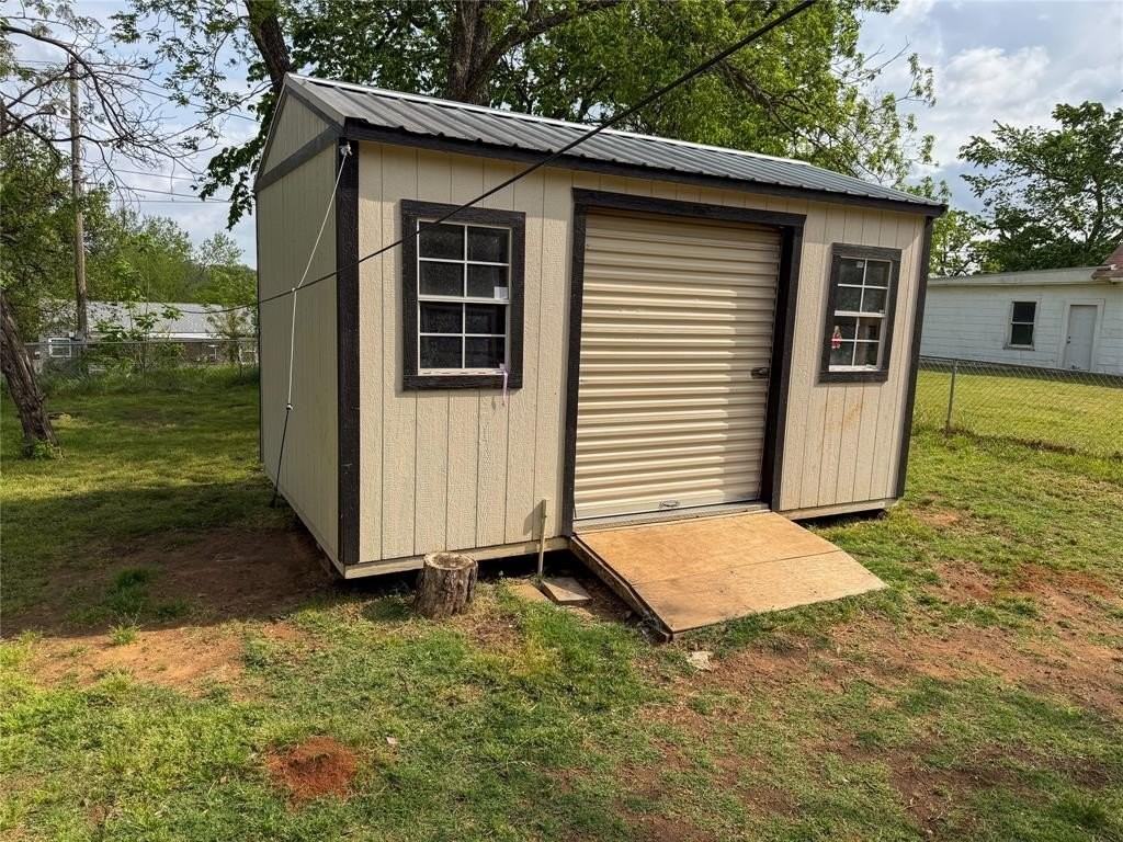 627 E Woodard St - Photo 2 of 2