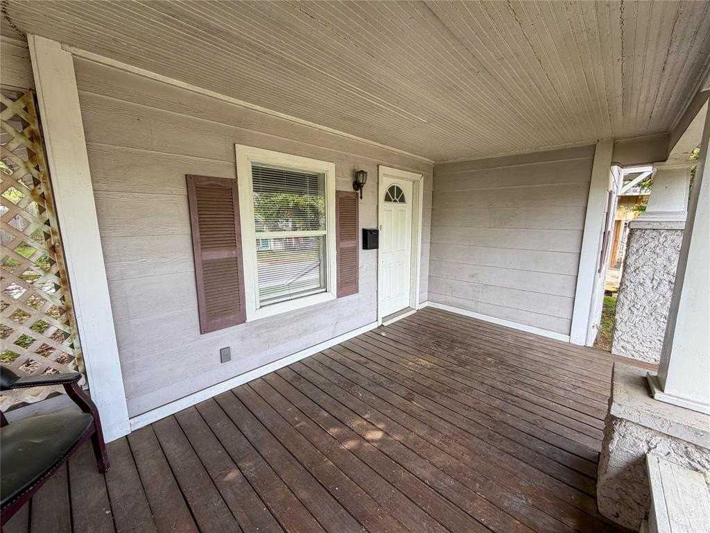 114 E Hull St - Photo 2 of 19