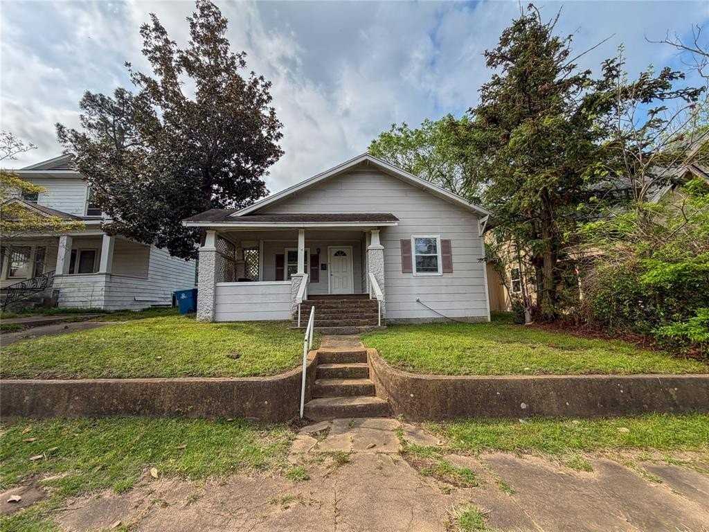 114 E Hull St - Photo 3 of 19