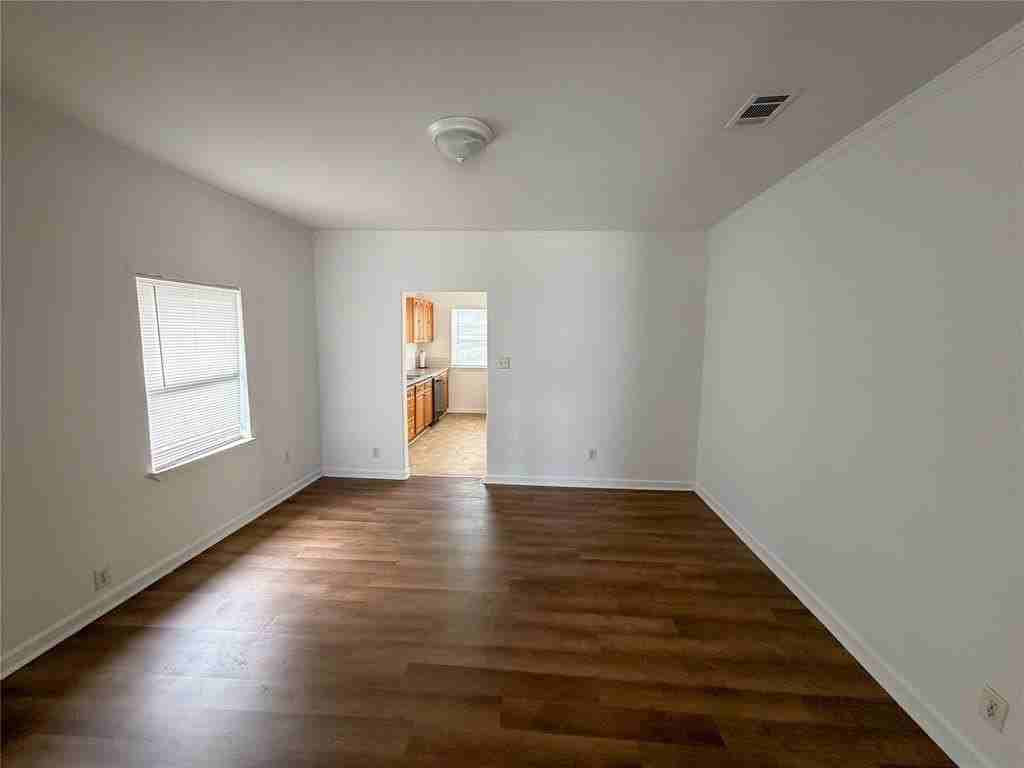 114 E Hull St - Photo 6 of 19