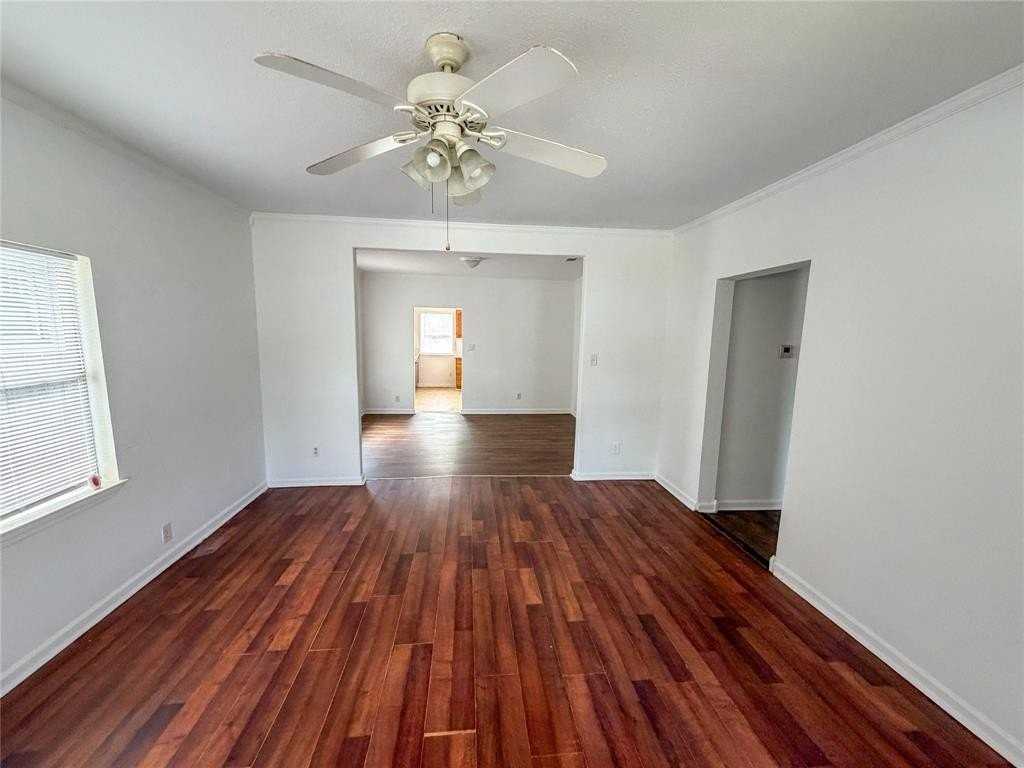 114 E Hull St - Photo 7 of 19