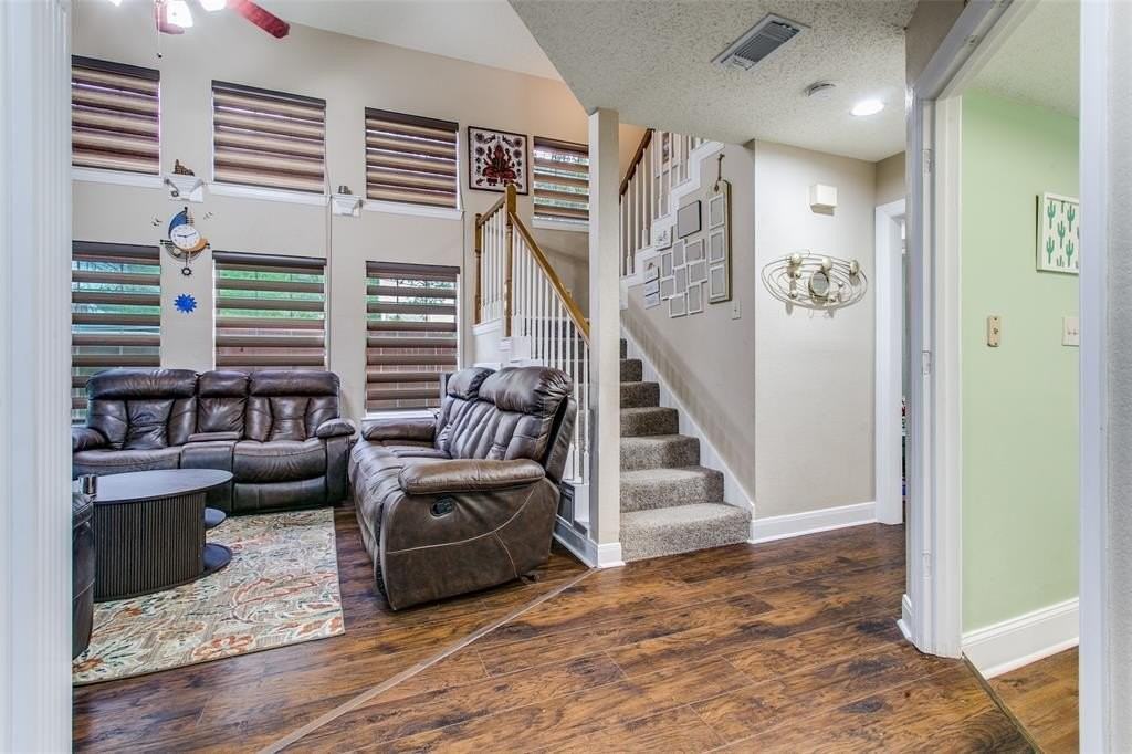 9432 Blue Jay Way - Photo 4 of 25