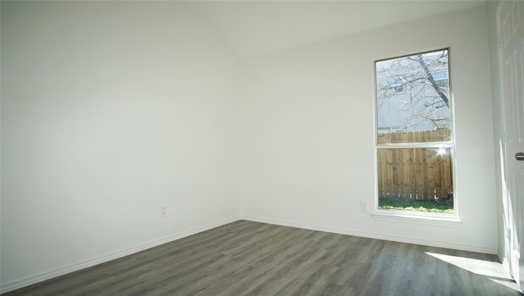 319 Se 13th St - Photo 4 of 9