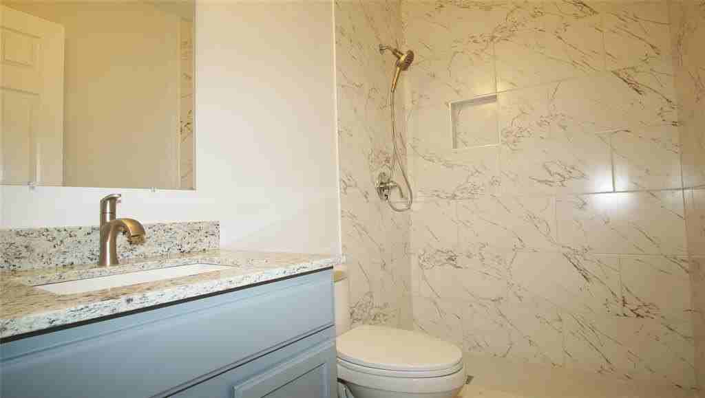 319 Se 13th St - Photo 5 of 9