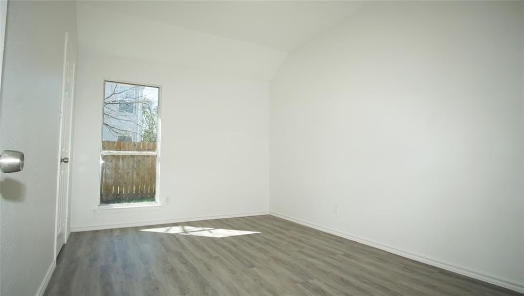 319 Se 13th St - Photo 6 of 9