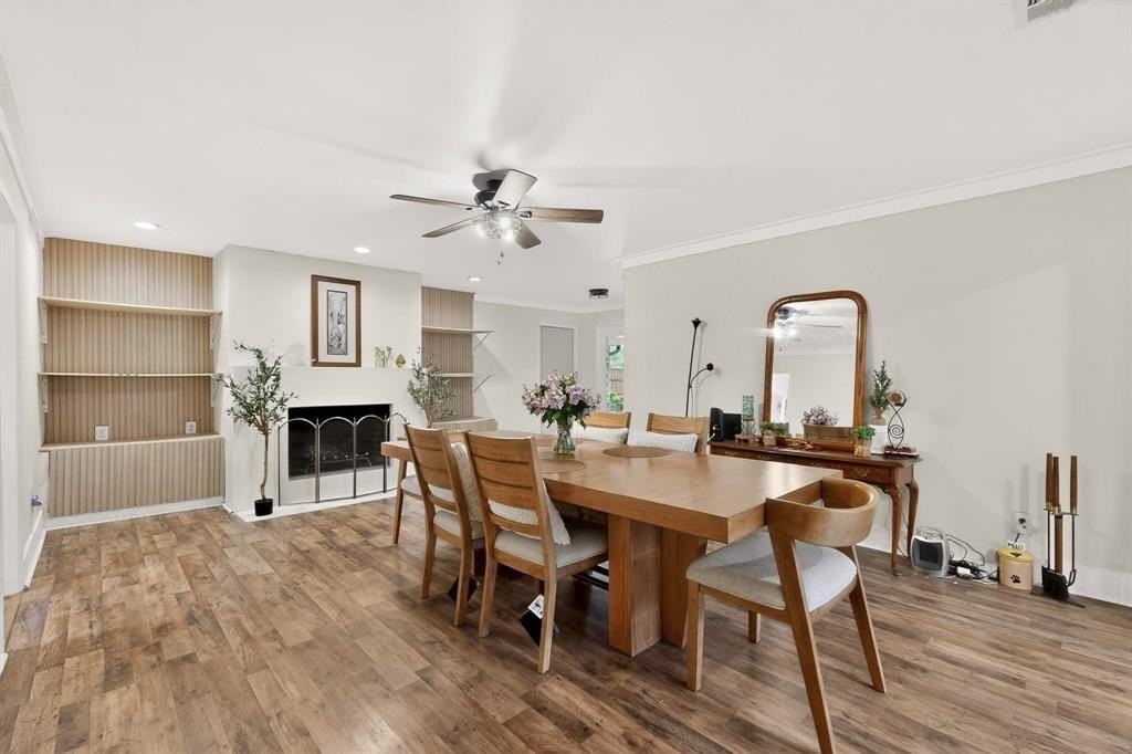 1534 Mayfield Ave - Photo 5 of 26