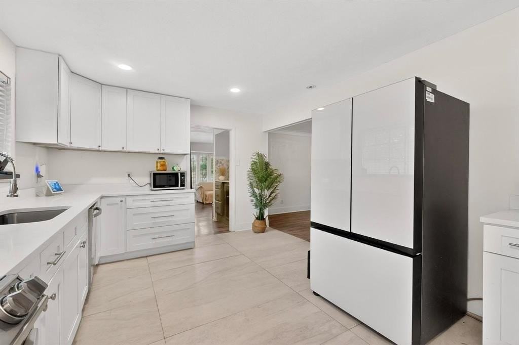 1534 Mayfield Ave - Photo 7 of 26