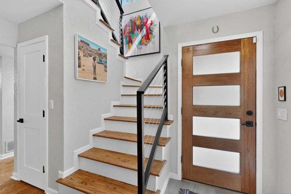 925 Easton Pl - Photo 7 of 38