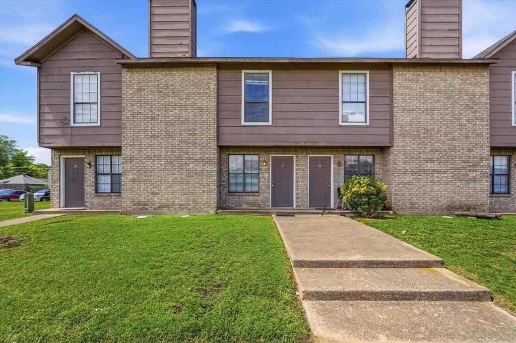 2710 Wimbledon Ct #B - Photo 2 of 32