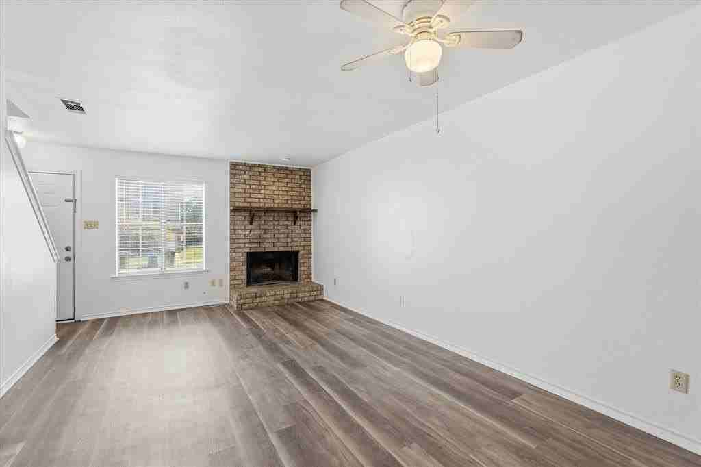 2710 Wimbledon Ct #B - Photo 4 of 32