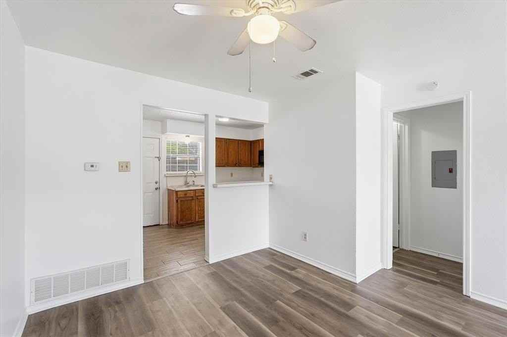 2710 Wimbledon Ct #B - Photo 6 of 32