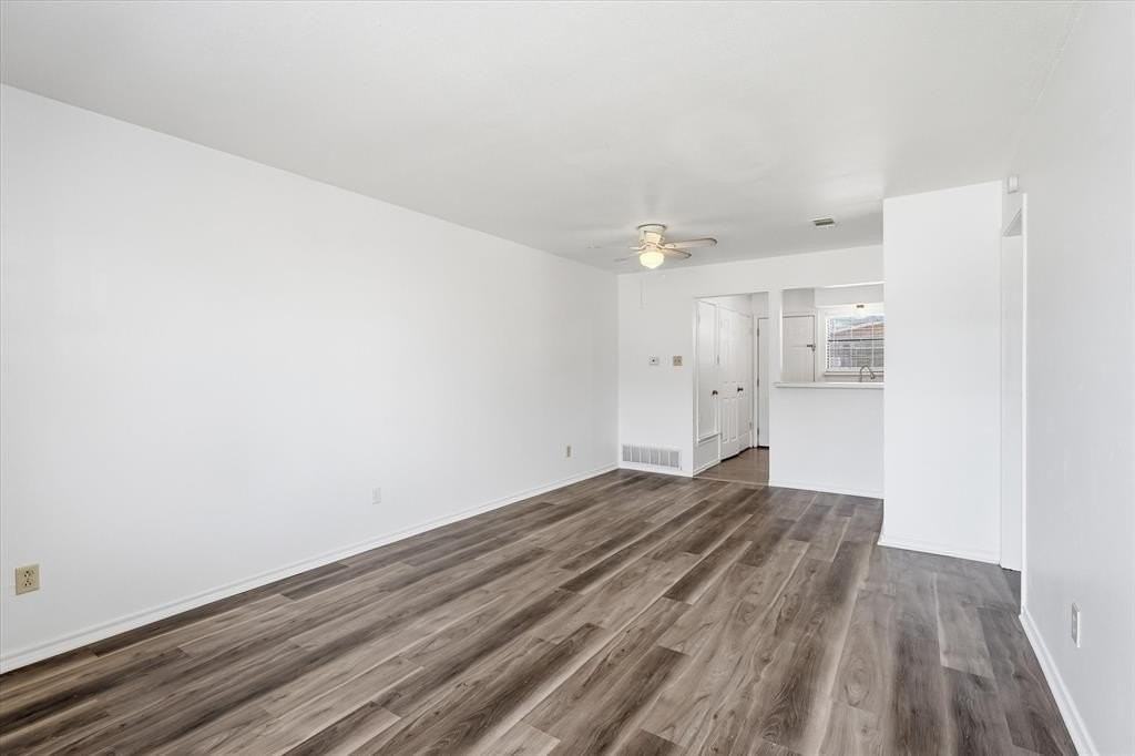 2710 Wimbledon Ct #B - Photo 7 of 32